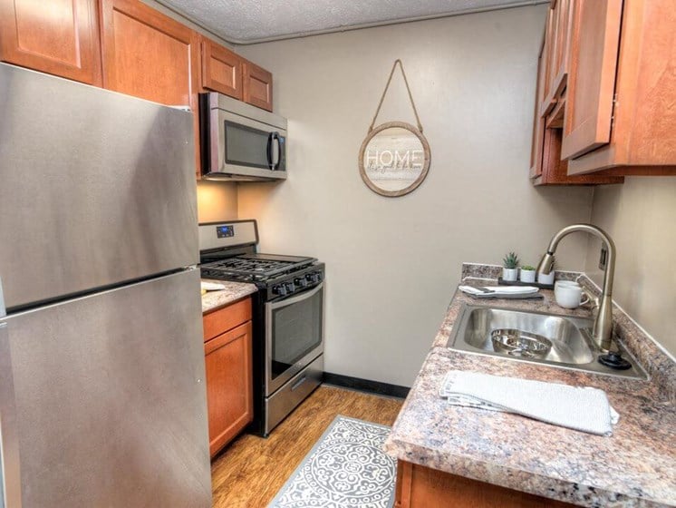 apartment kitchen in Lakecrest Apartments