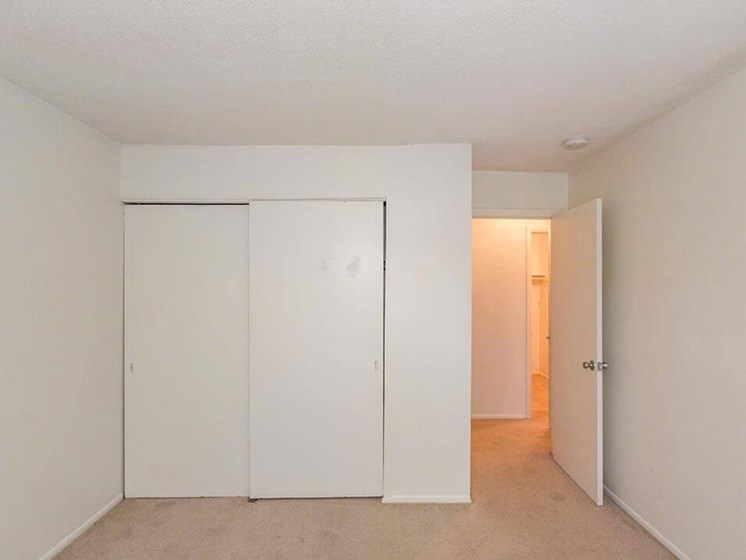 apartment bedroom with closet in Cedar Rapids