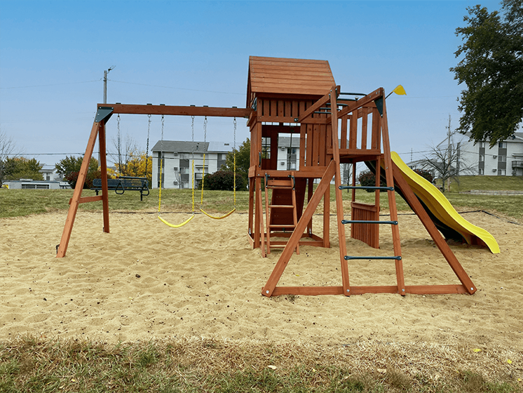 Playground at Eagle's Pointe Apartments