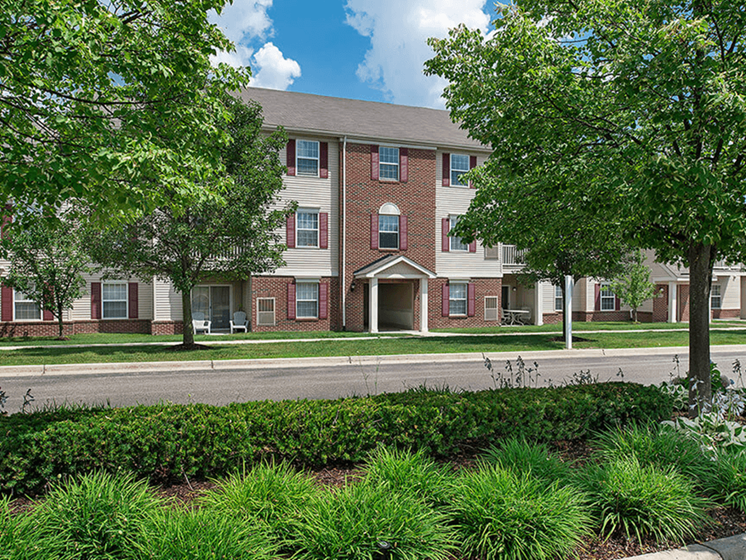 exterior of the gateway of grand blanc apartments