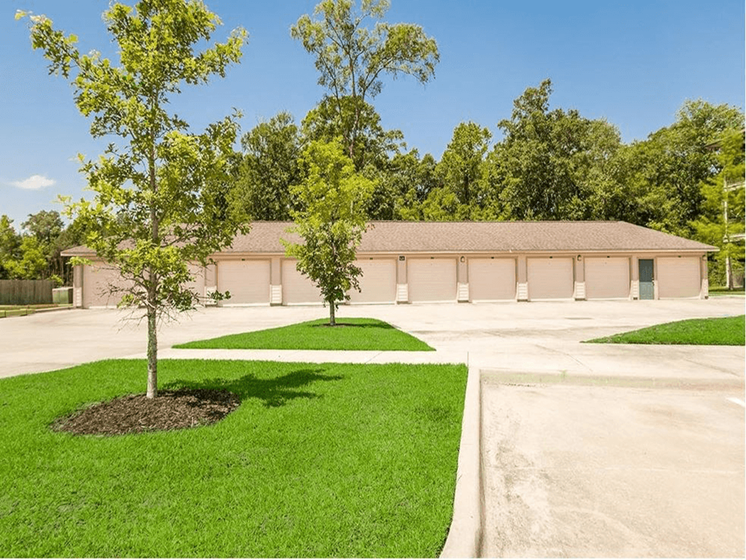 apartments in Denham Springs with garages