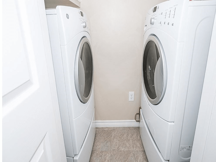 apartments with washer/dryer