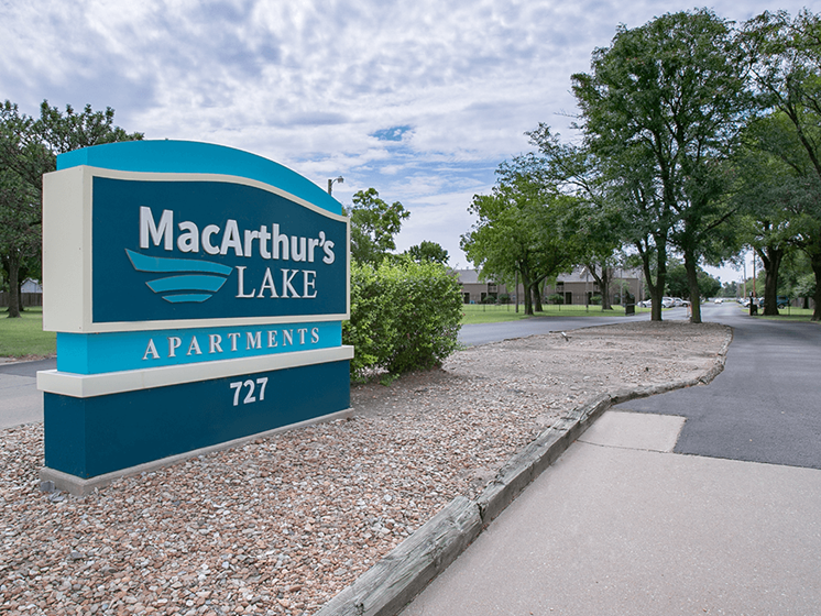 welcome sign at MacArthur's Lake