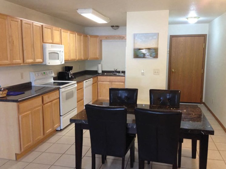 dining area at Northwoods apartments