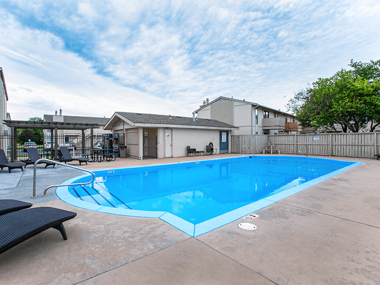 Kansas apartment with outdoor pool
