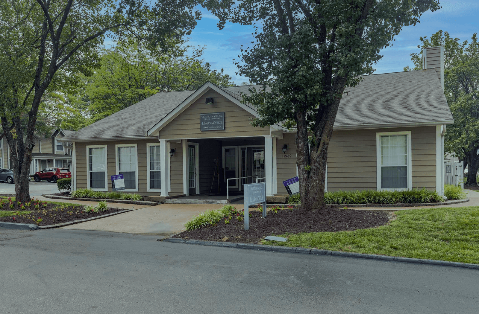 Victorian Village Apartments in St. Louis, MO