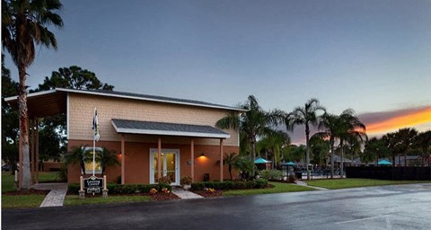 Exterior views of The Reserves of Melbourne Apartment Homes in Melbourne, FL