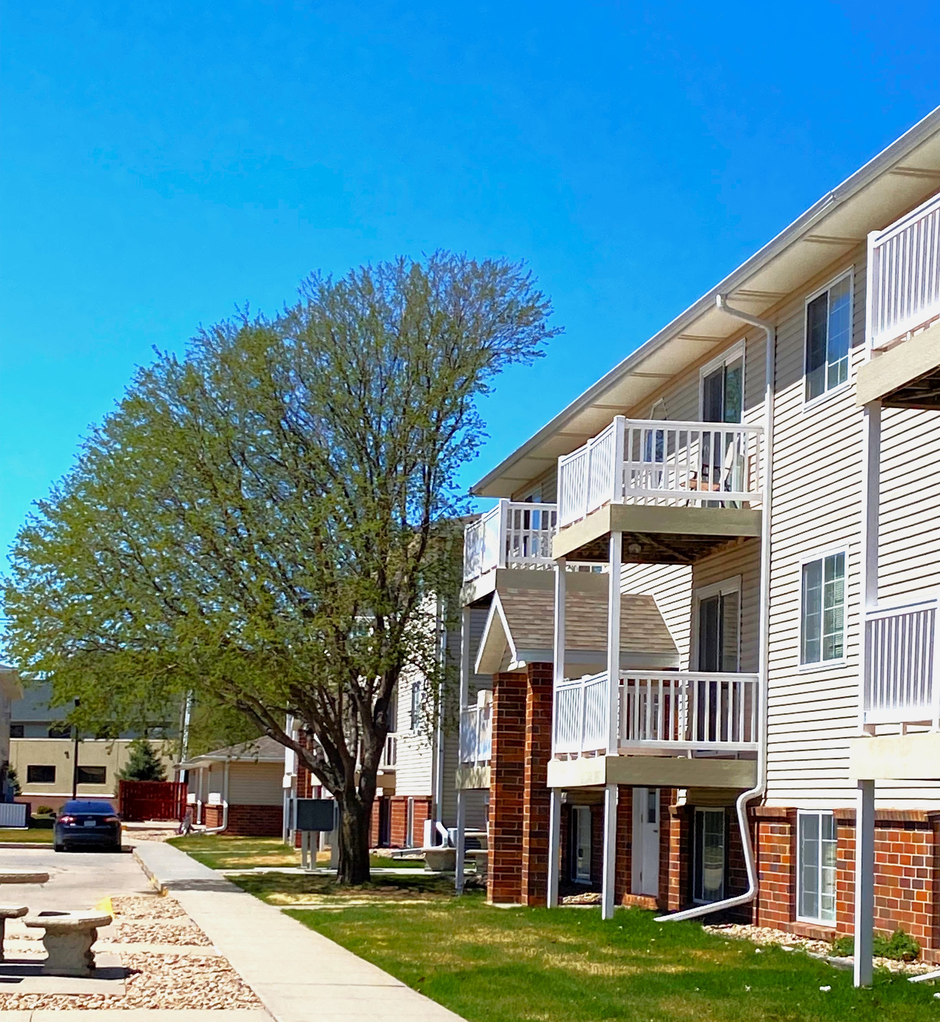 Photos and Video of Stratford Apartment Homes in Kearney, NE