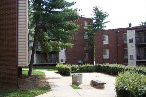 Stoneridge Courtyard DC