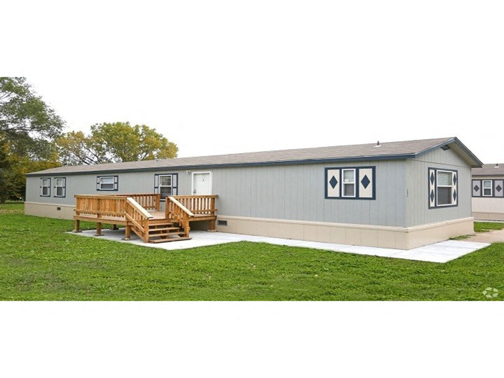 Solitaire Property Exterior at Maple Grove, Lincoln, Nebraska