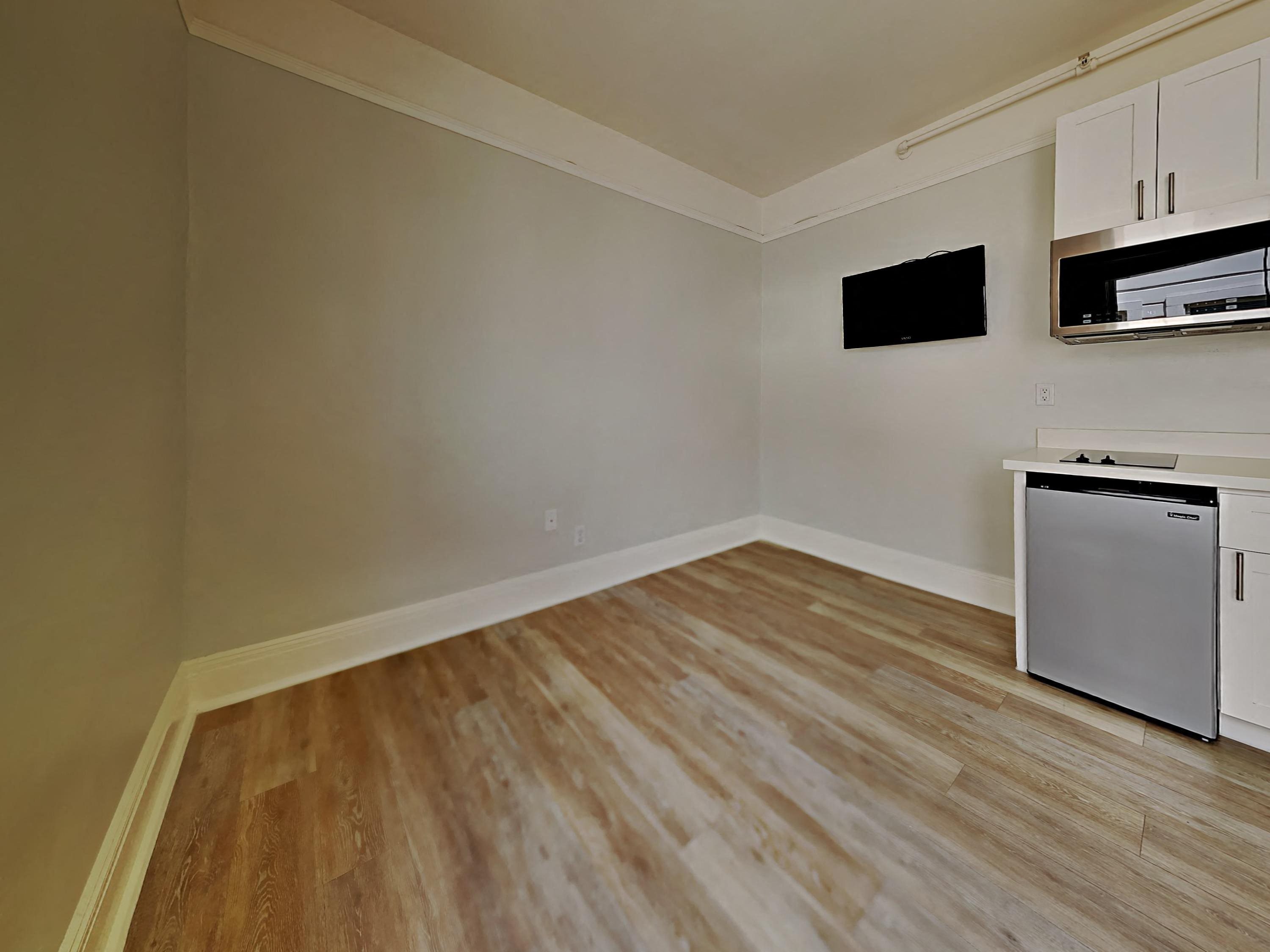 Gallery Photo 9