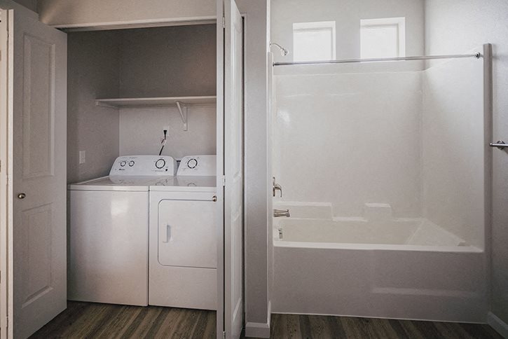 Howard Commons Full-size washer and dryer