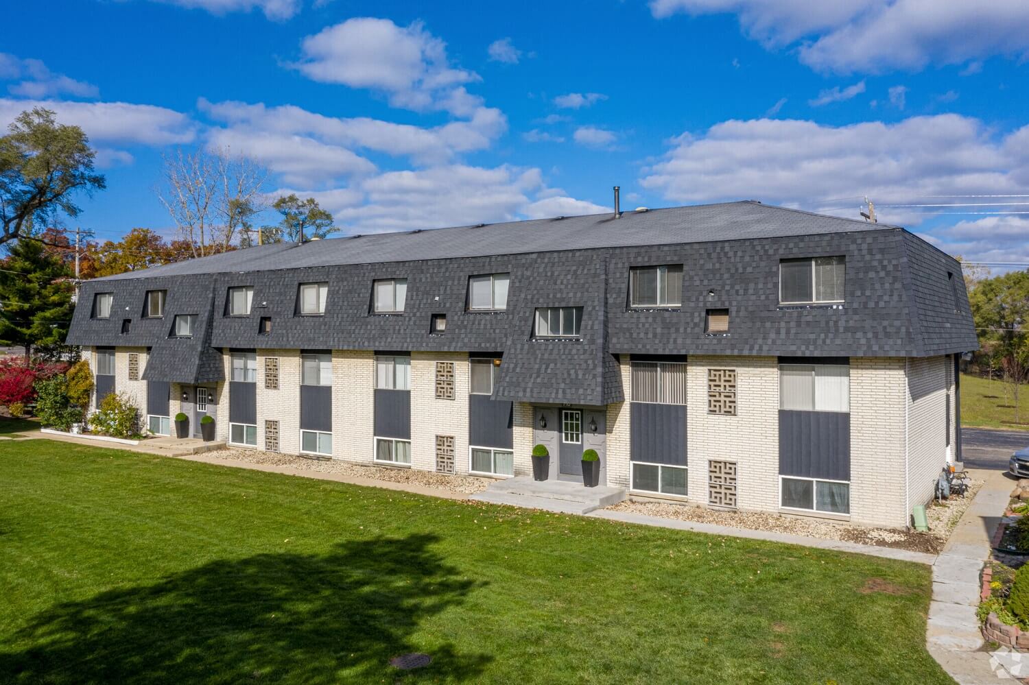 Brittany Square Apartments in Grayslake, IL