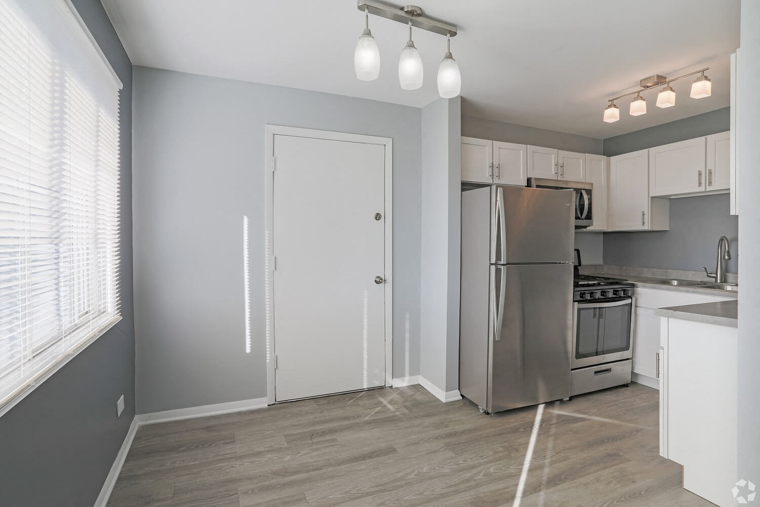 Brittany Square Apartments in Grayslake, IL