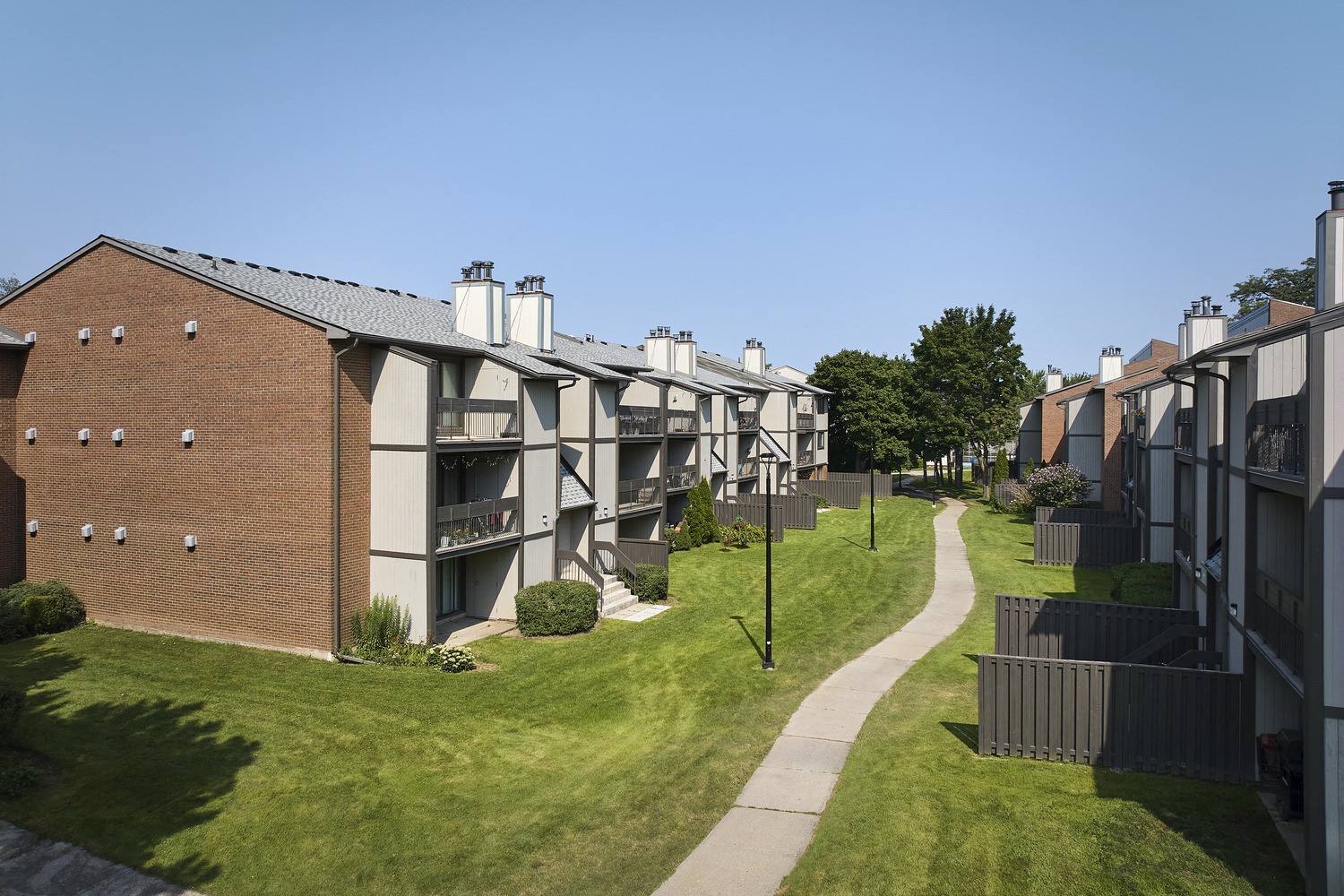 Meadowvale Gardens exterior