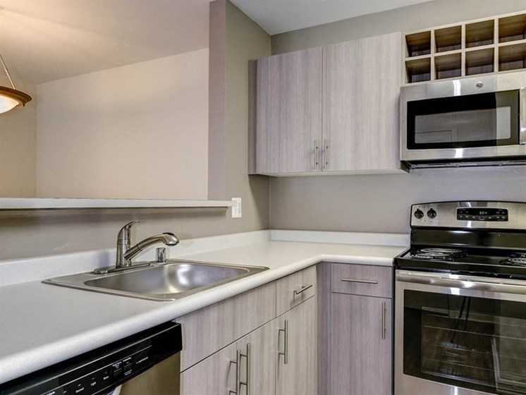 Apartments in Alexandria-Henley At Kingstowne Kitchen with Matching Appliances