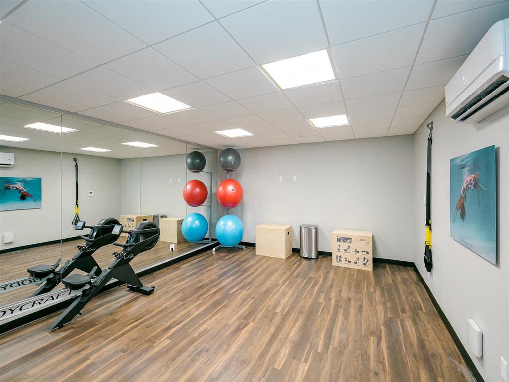 the gym at the preserve at great pond apartments in windsor, ct
