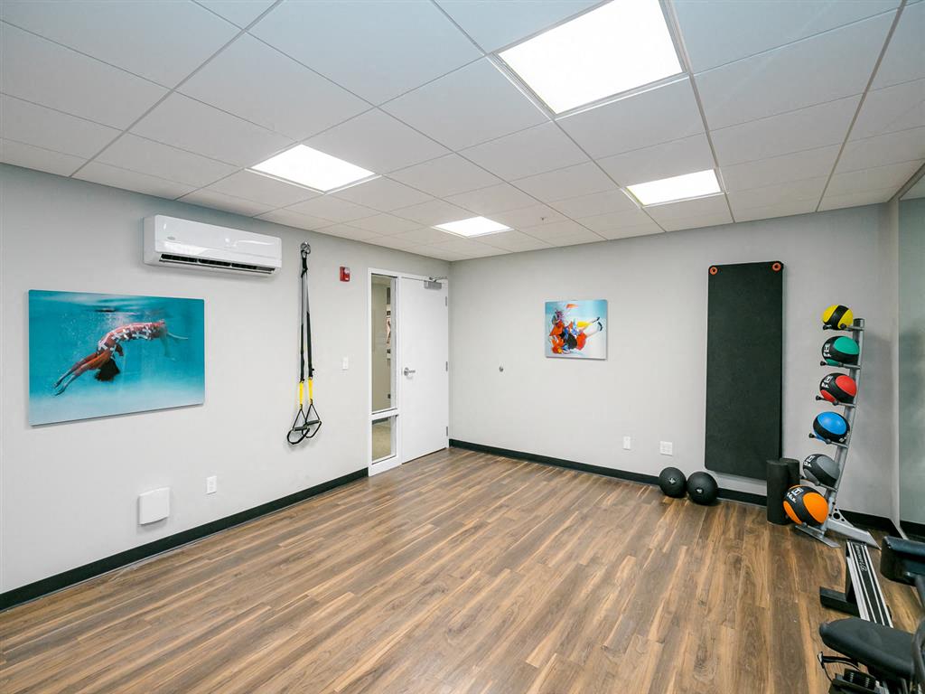 this is a photo of the fitness room of the 690 square foot 1 bedroom apartment at