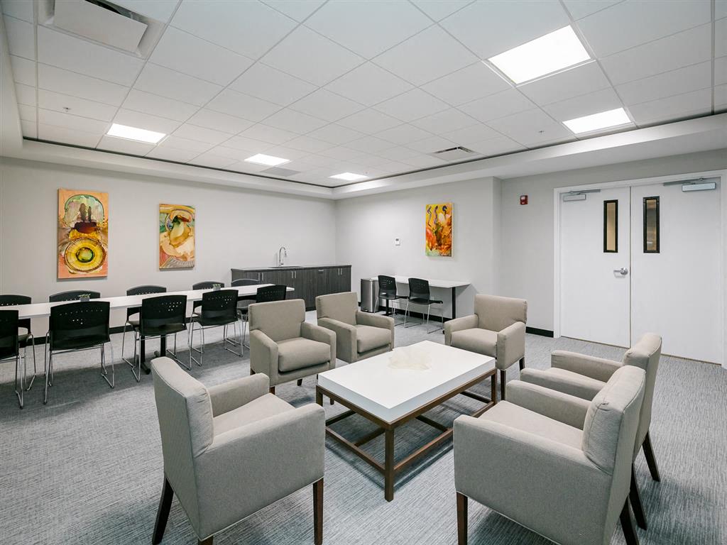 this is a photo of the office space available to rent