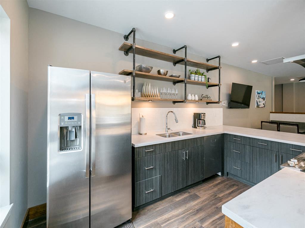 a kitchen or kitchenette at locale dallas victory park