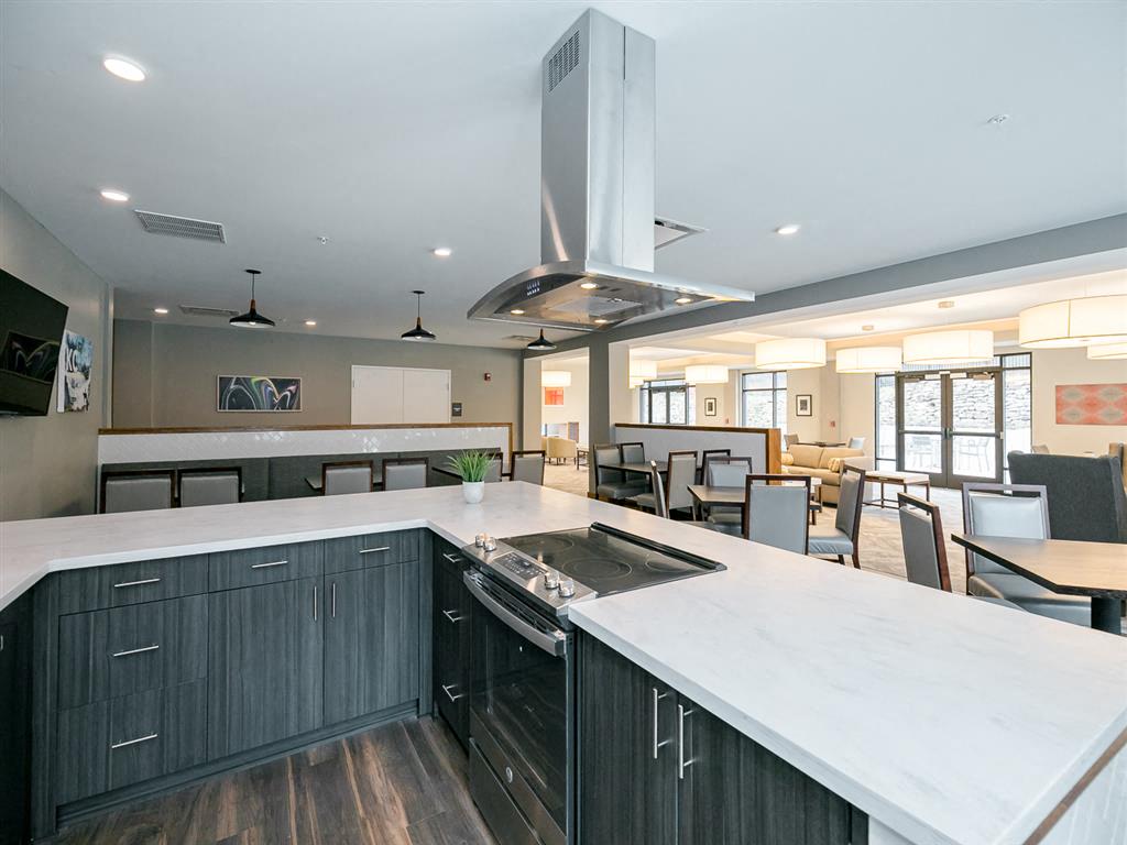 a kitchen or kitchenette at chic hollywood home central to everything
