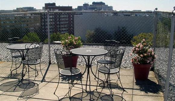 Rooftop Sundeck at The 925 Apartments, Washington, DC,20037