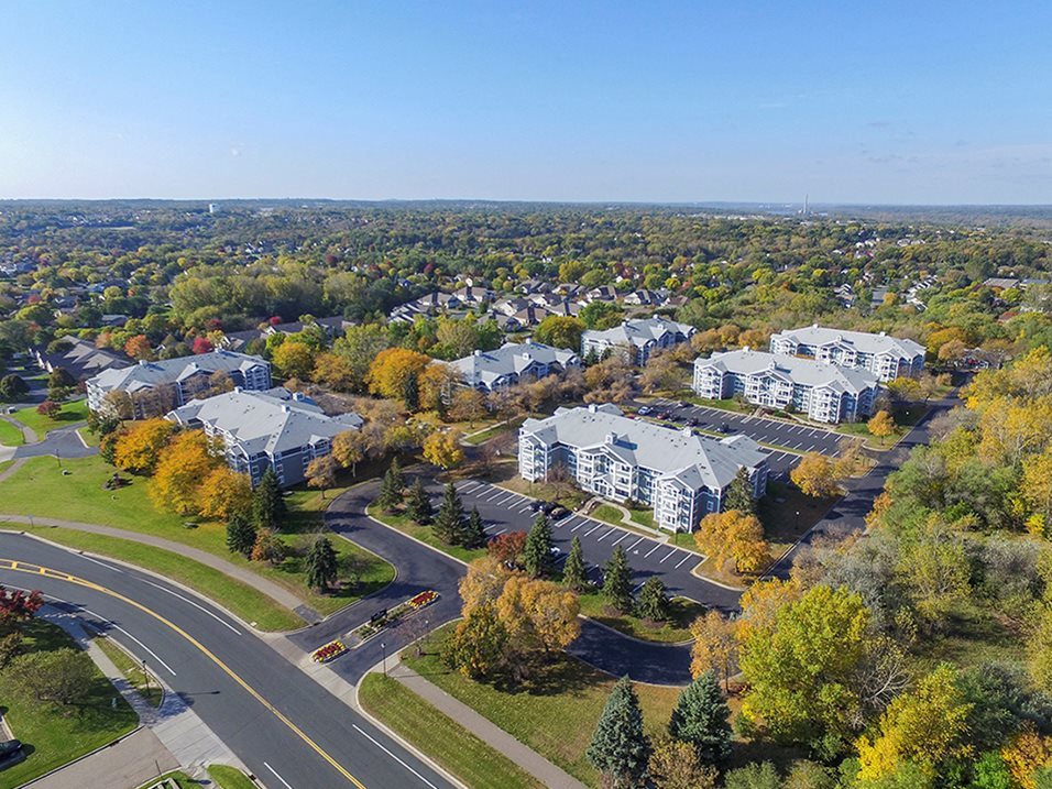 Photos and Video of Royal Oaks Apartments in Eagan, MN