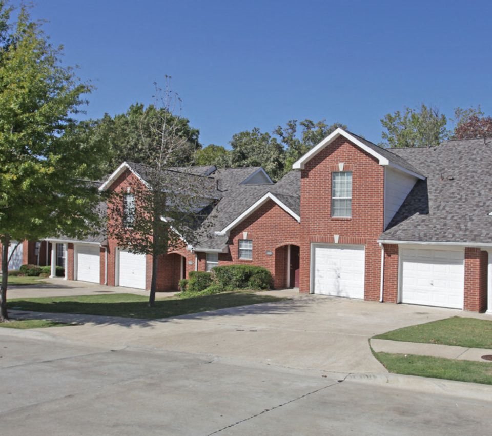 columbia luxar apartments in dallas tx