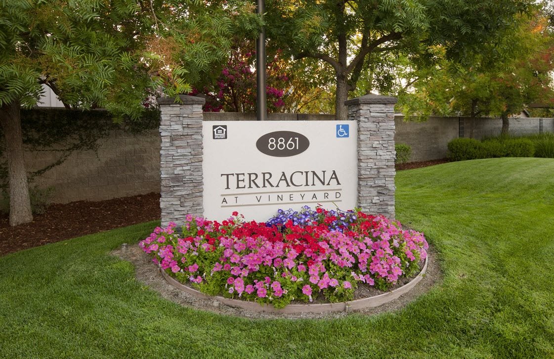 Terracina at Vineyard sign