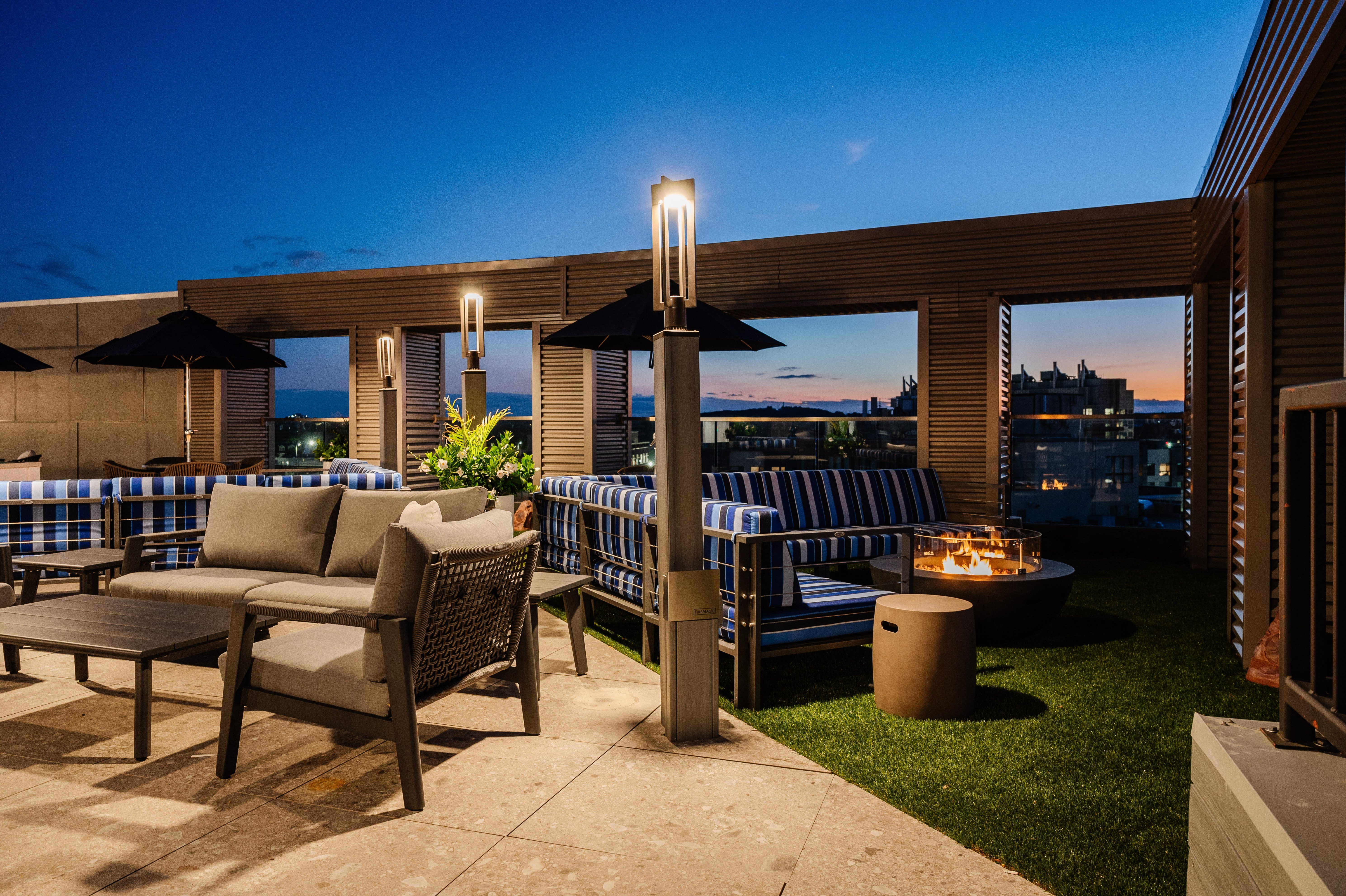 Rooftop Lounge & Fire Pits