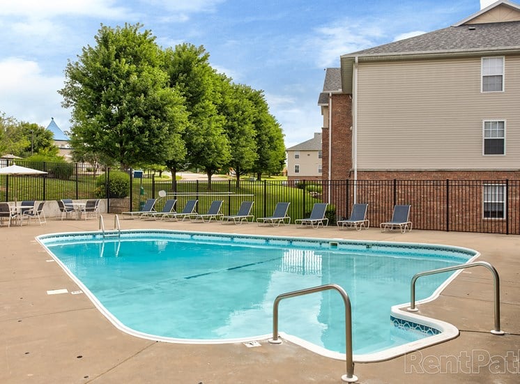 swimming pool at Quail Creek apartments