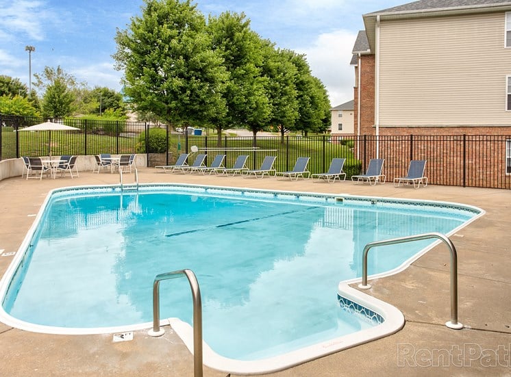 Clear blue swimming pool at Quail Creek Apartments