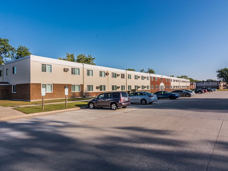 Amberwood Court Apartments | Grand Forks, ND