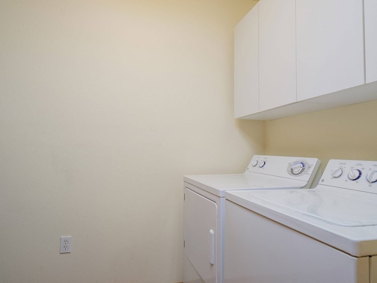Charleswood Townhomes | Laundry Room