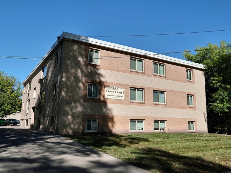 Crown Court I Apartments | Fargo, ND