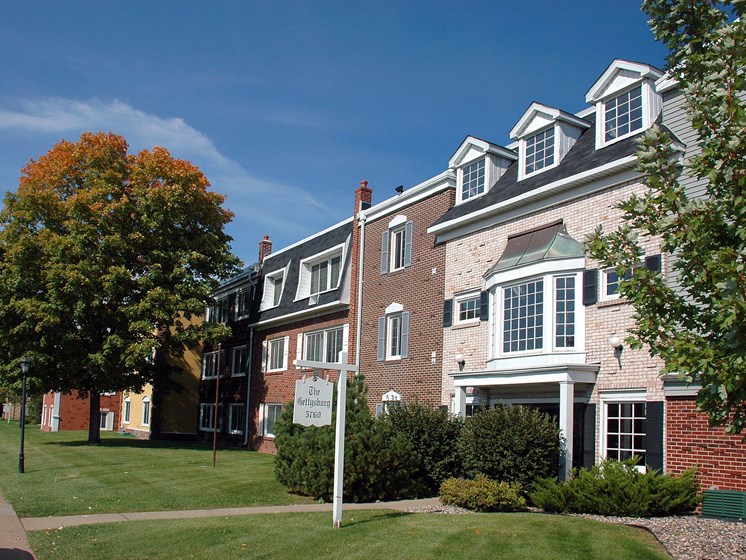 Georgetown on the River Apartments | Fridley, MN
