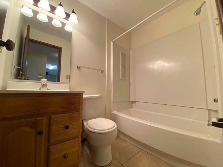 Hartford Apartments | Bathroom