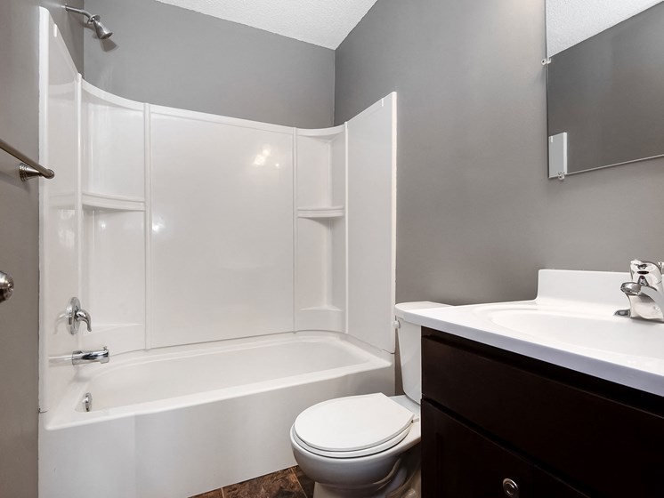Maplewood Apartments | Bathroom