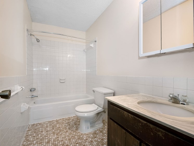 Maplewood Apartments | Bathroom