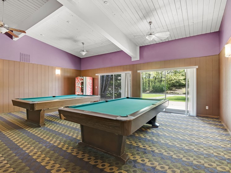 Maplewood Apartments | Billiards Room