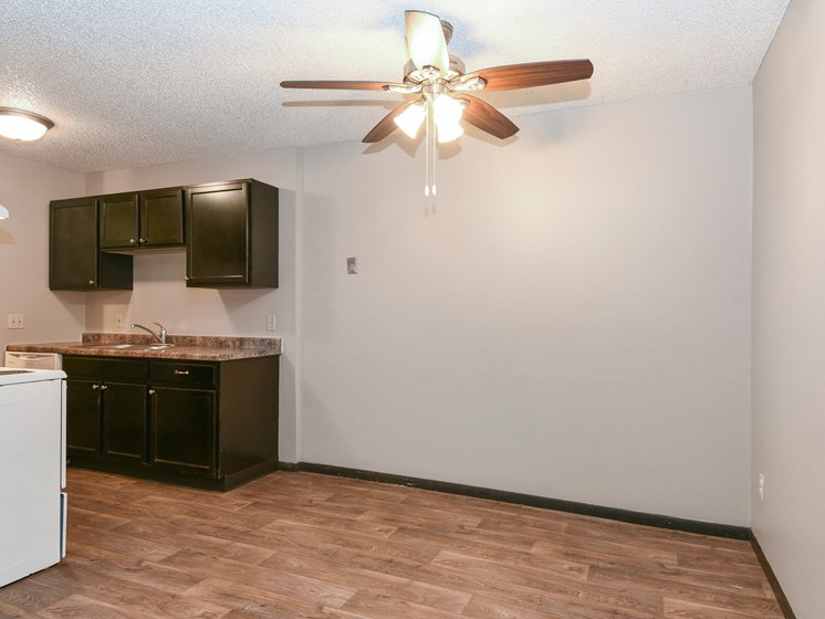 Montreal Courts Apartments | Dining Room