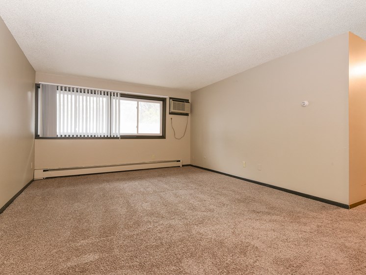 Montreal Courts Apartments | Living Room