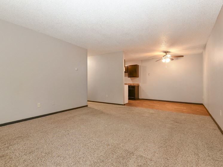 Montreal Courts Apartments | Living Room