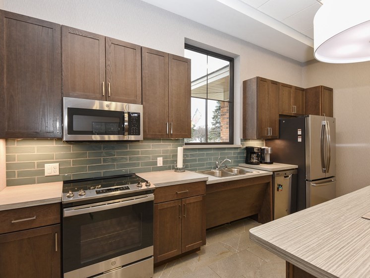 Montreal Courts Apartments | Community Room