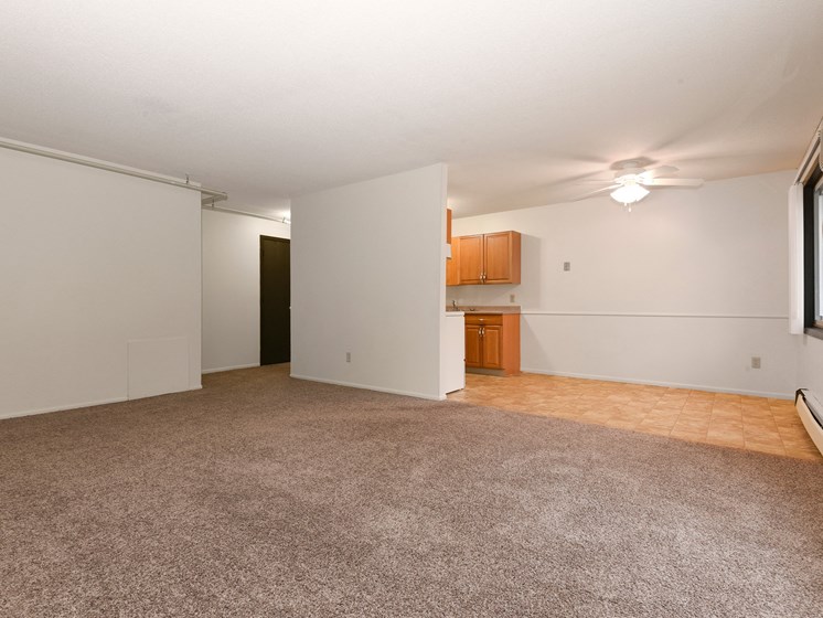 Montreal Courts Apartments | Living Room