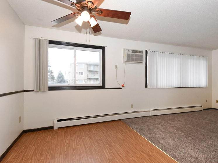 Montreal Courts Apartments | Dining Room