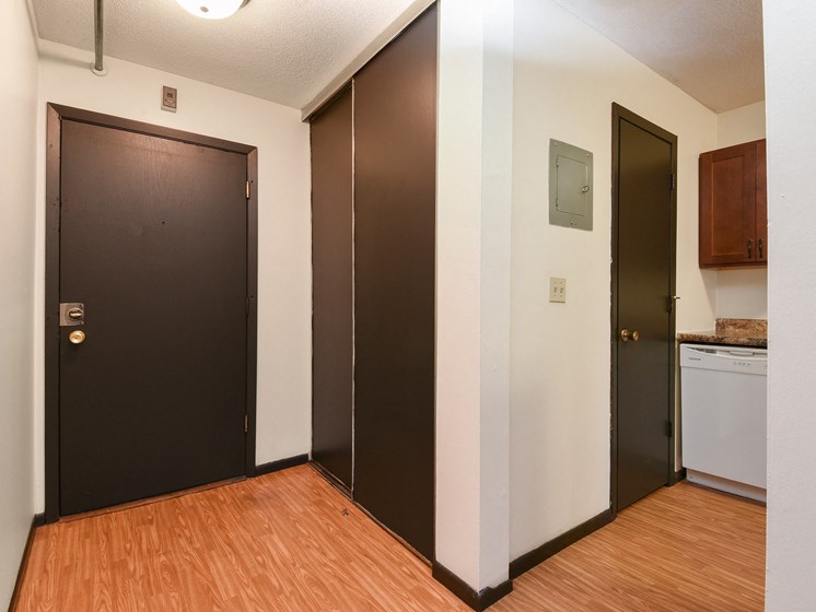 Montreal Courts Apartments | Entry