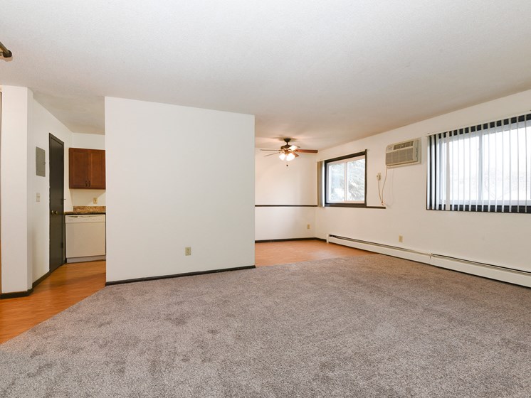 Montreal Courts Apartments | Living Room