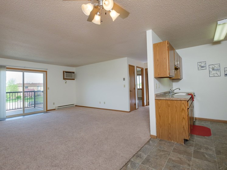 Oak Court Apartments | Living Room