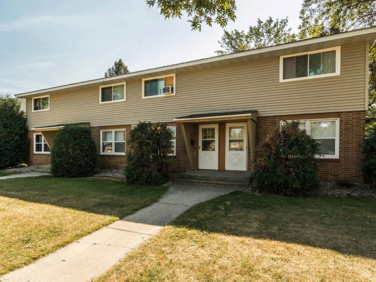 Oakview Apartments | Grand Forks, ND
